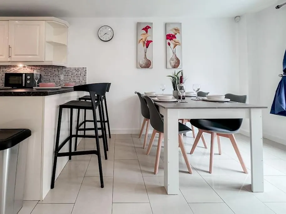 Huge House - Free Parking - 4 Bed 3 Bathroom - Leeds 0*, Leeds (West Yorkshire) Storbritannien