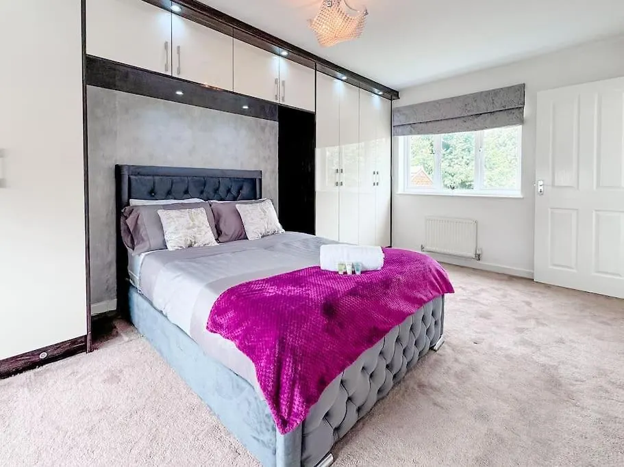 Huge House - Free Parking - 4 Bed 3 Bathroom - Leeds Leeds (West Yorkshire)