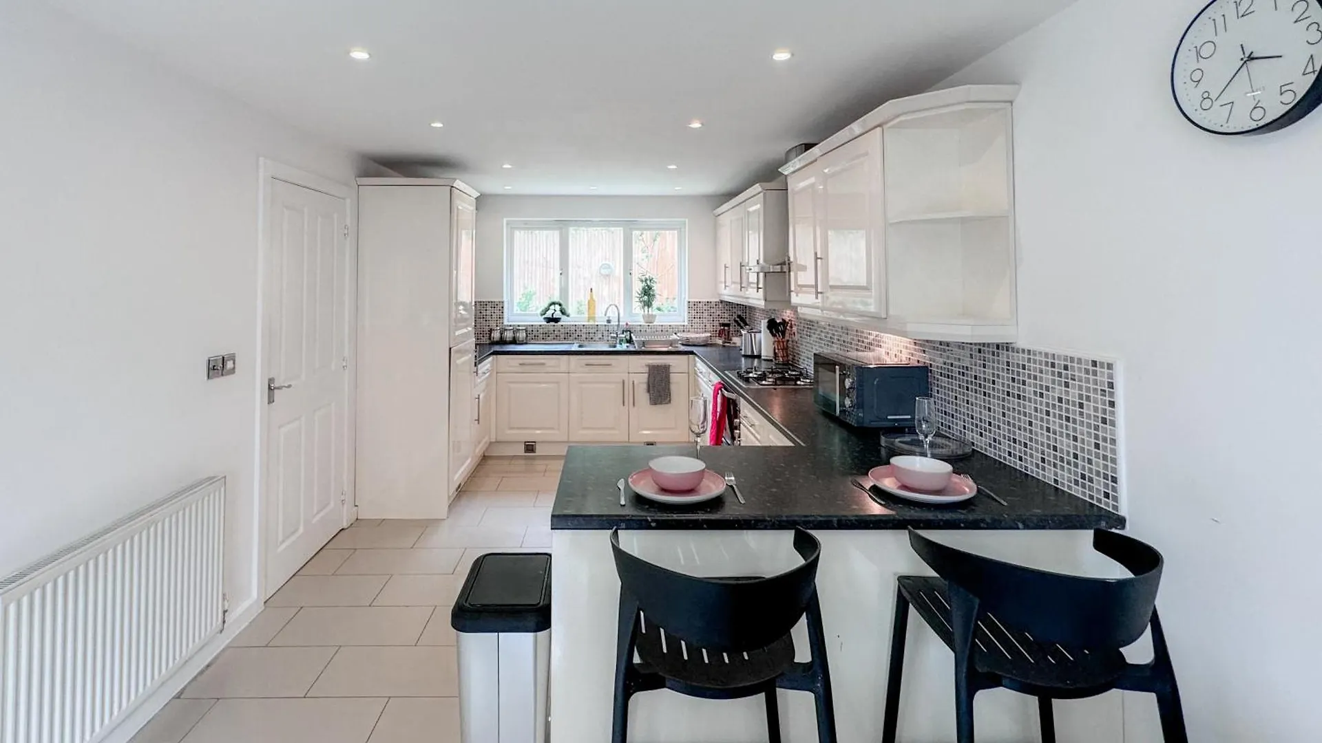 Lejlighed Huge House - Free Parking - 4 Bed 3 Bathroom - Leeds