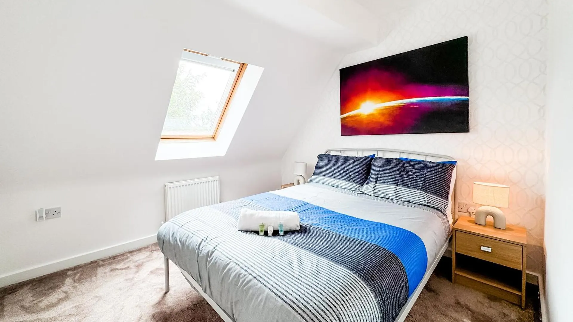Huge House - Free Parking - 4 Bed 3 Bathroom - Leeds