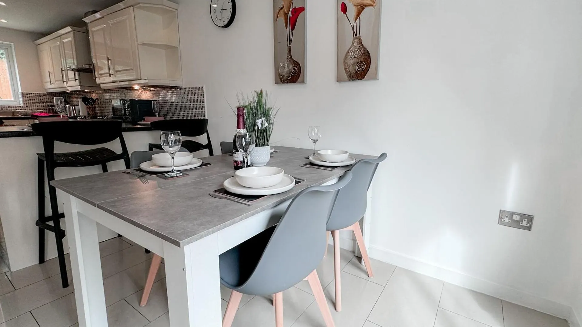 Huge House - Free Parking - 4 Bed 3 Bathroom - Leeds Leeds (West Yorkshire)