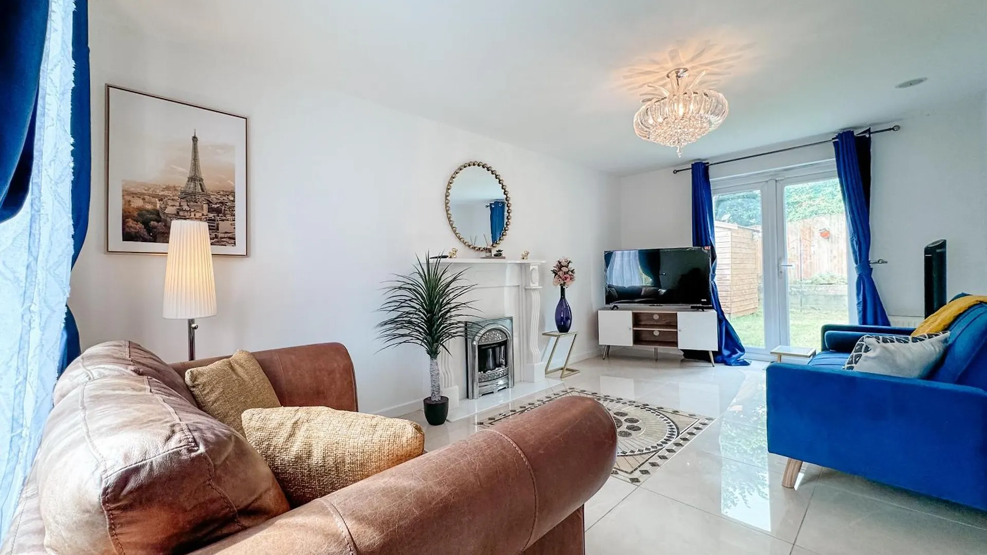 Huge House - Free Parking - 4 Bed 3 Bathroom - Leeds Lejlighed