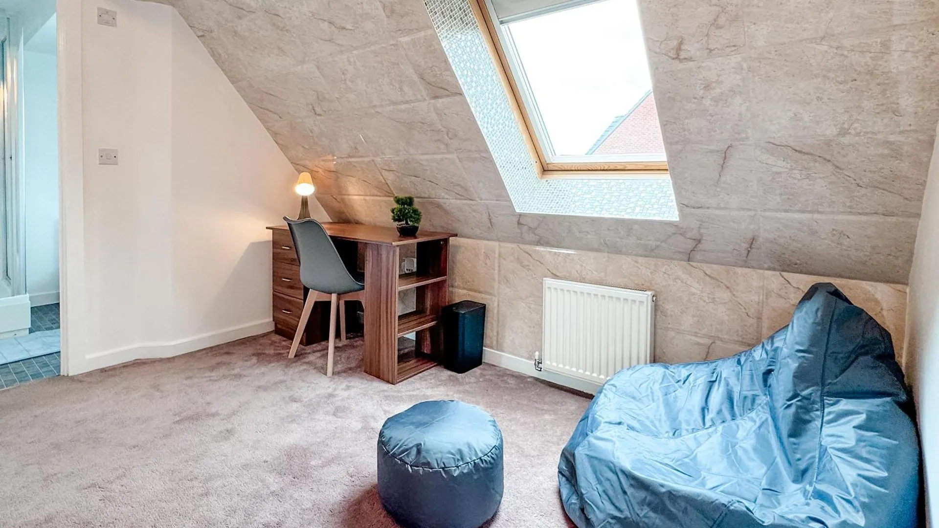 Lejlighed Huge House - Free Parking - 4 Bed 3 Bathroom - Leeds
