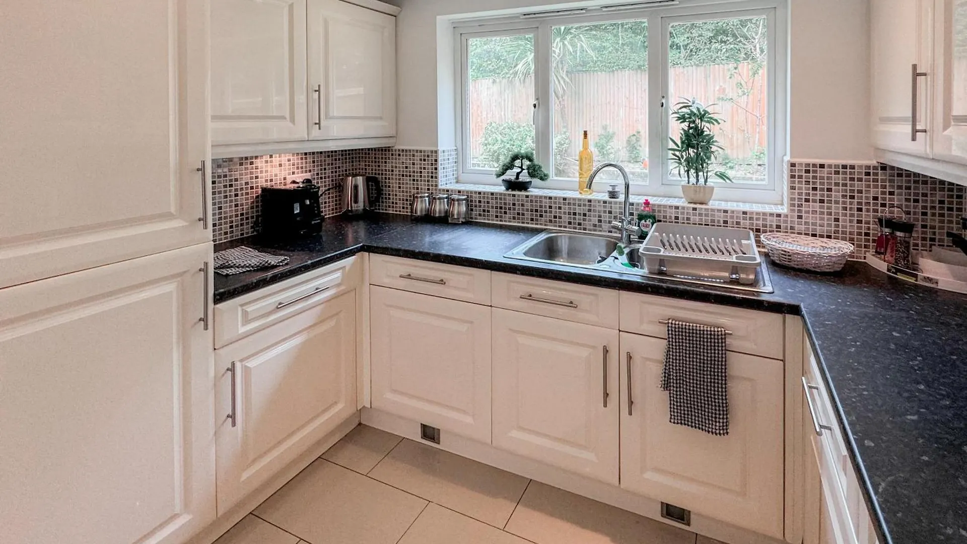 Lejlighed Huge House - Free Parking - 4 Bed 3 Bathroom - Leeds