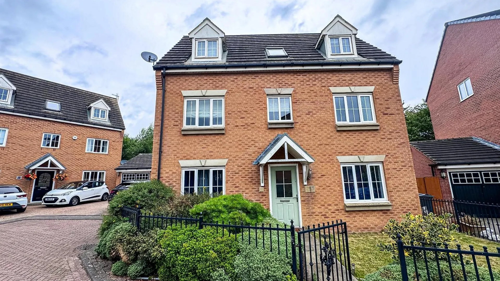 Huge House - Free Parking - 4 Bed 3 Bathroom - Leeds 0*, Leeds (West Yorkshire) Storbritannien